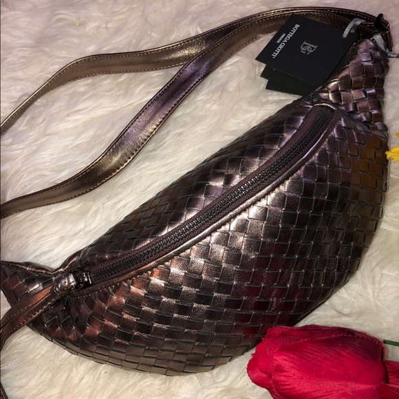 🌺HP🌺RaRE Gorgeous NWT belt bag🌺 - Picture 6 of 10